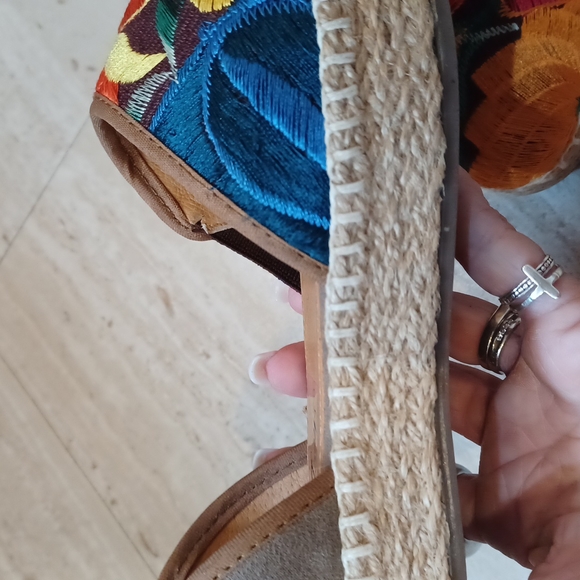 Stunning Mexico Lindo Floral Espadrilles - Picture 11 of 13